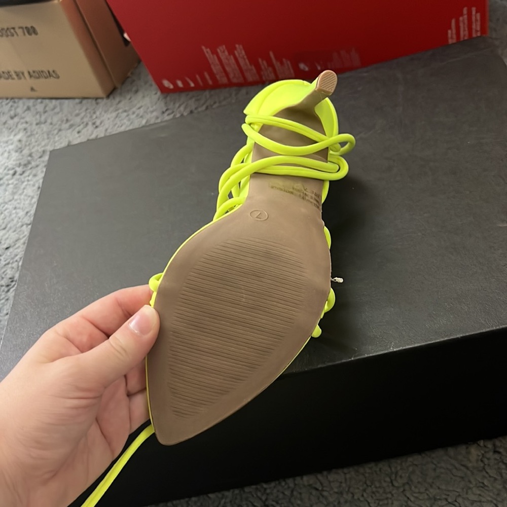 Heels - Picture 2 of 3